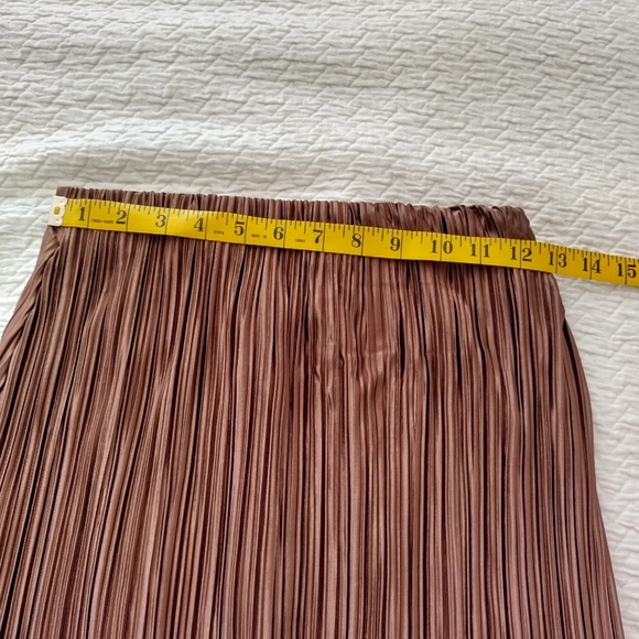 NWT veiled satin plisse side ruched maxi skirt chocolate sz S - Picture 7 of 8